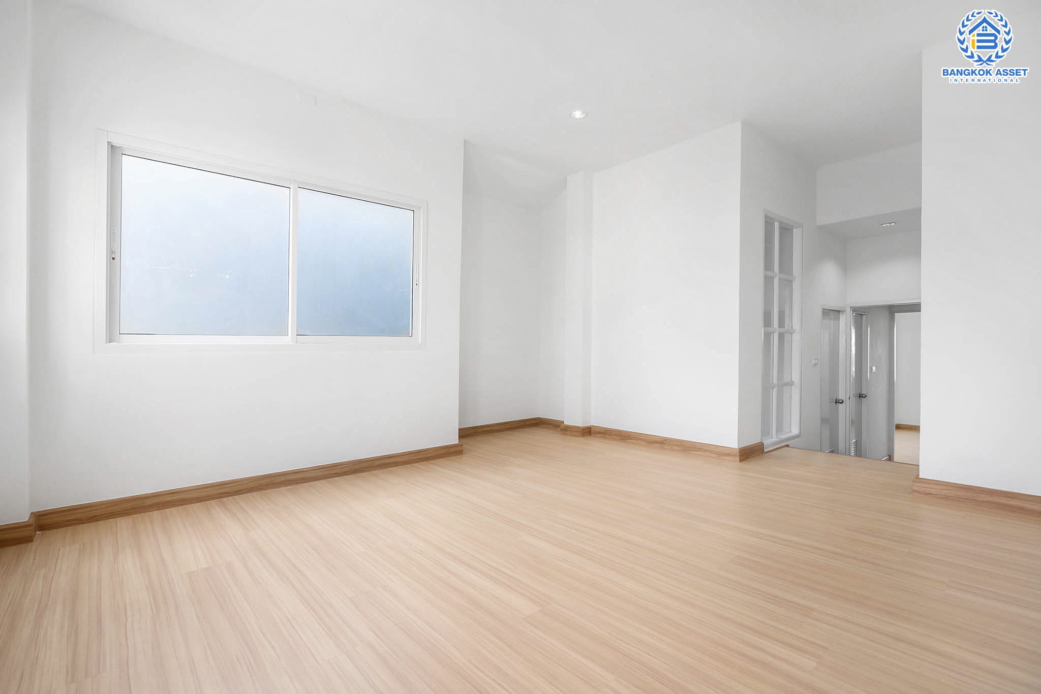 บ้านมือสองตกแต่งใหม่ ห้องมุม! ม.เศรณีลากูน บางใหญ่-กาญจนาภิเษก (ซ.วัดลาดปลาดุก) พร้อมให้คุณใช้ชีวิตได้อย่างจุใจ บนเนื้อที่ 36 ตร.ว. ฟังก์ชั่น 3 ห้องนอน 2 ห้องน้ำ มีครัวเคาน์เตอร์ พร้อมไฟดาวน์ไลท์ทั้งหลัง!! ทำเลเดินทางง่าย สะดวกสบายใกล้ถนนใหญ่ รถไฟฟ้า และเซ็นทรัลเวสต์เกต...