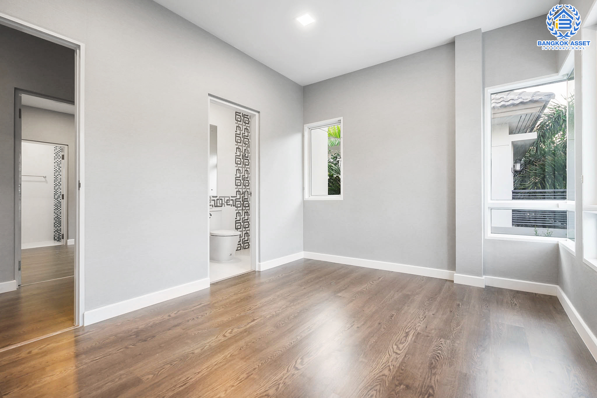 บ้านมือสองตกแต่งใหม่ แบรนด์สุดหรูจาก SC ASSET ม.บางกอกบูเลอวาร์ด ปิ่นเกล้า-สาทร ถนนเมน เนื้อที่ 52.5 ตร.ว. ฟังก์ชั่นครบครัน 3 ห้องนอน 4 ห้องน้ำ ห้องนอนทุกห้องมีห้องน้ำในตัว พร้อม Walk-in Closet บนทำเลใจกลางราชพฤกษ์ ใกล้ทางด่วน พร้อมเชื่อมสู่สาทร-ปิ่นเกล้า ได้อย่างรวดเร็ว...