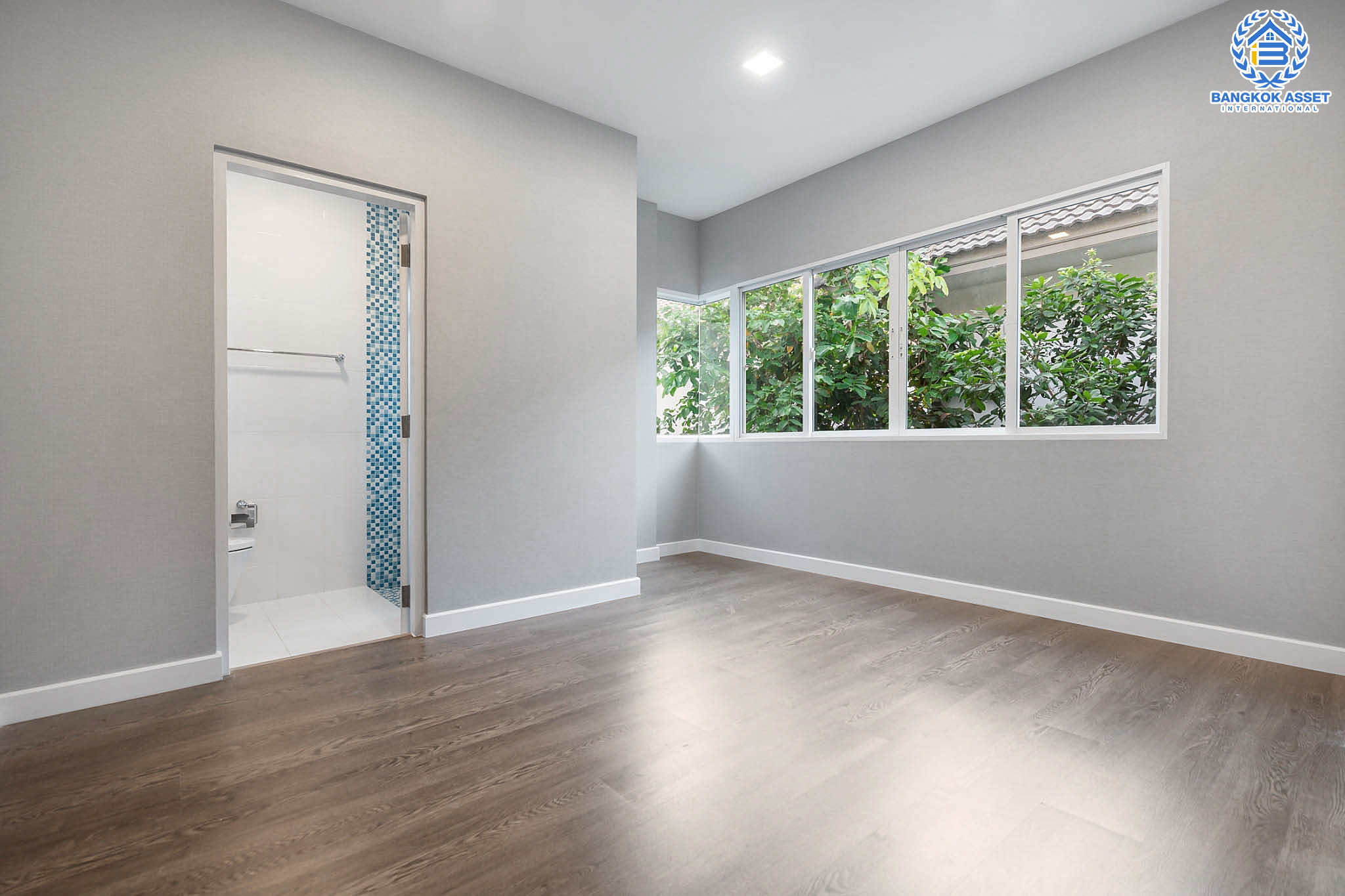 บ้านมือสองตกแต่งใหม่ แบรนด์สุดหรูจาก SC ASSET ม.บางกอกบูเลอวาร์ด ปิ่นเกล้า-สาทร ถนนเมน เนื้อที่ 52.5 ตร.ว. ฟังก์ชั่นครบครัน 3 ห้องนอน 4 ห้องน้ำ ห้องนอนทุกห้องมีห้องน้ำในตัว พร้อม Walk-in Closet บนทำเลใจกลางราชพฤกษ์ ใกล้ทางด่วน พร้อมเชื่อมสู่สาทร-ปิ่นเกล้า ได้อย่างรวดเร็ว...