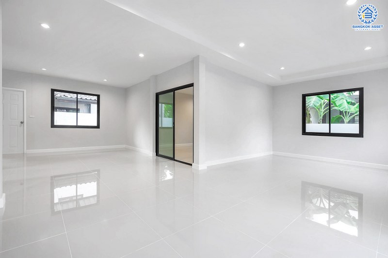 บ้านมือสองตกแต่งใหม่ คุณภาพLH โครงการ ชลลดา บางบัวทอง-รัตนาธิเบศร์ หลังใหญ่ บนเนื้อที่กว่า 70 ตร.ว. พร้อมตอบโจทย์ครอบครัวใหญ่ ด้วยฟังก์ชั่น 5 ห้องนอน 3 ห้องน้ำ พร้อม facilitys ครบครัน บนทำเลคุณภาพ ที่เชื่อมต่อได้หลายเส้นทาง ใกล้เซ็นทรัลเวสต์เกต และ MRT "สถานีบางพลู"...