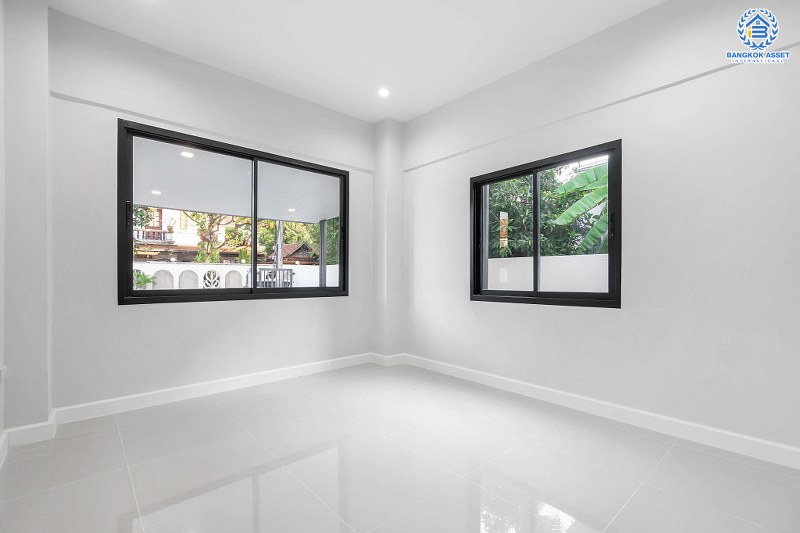 บ้านมือสองตกแต่งใหม่ คุณภาพLH โครงการ ชลลดา บางบัวทอง-รัตนาธิเบศร์ หลังใหญ่ บนเนื้อที่กว่า 70 ตร.ว. พร้อมตอบโจทย์ครอบครัวใหญ่ ด้วยฟังก์ชั่น 5 ห้องนอน 3 ห้องน้ำ พร้อม facilitys ครบครัน บนทำเลคุณภาพ ที่เชื่อมต่อได้หลายเส้นทาง ใกล้เซ็นทรัลเวสต์เกต และ MRT "สถานีบางพลู"...