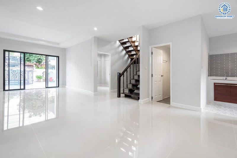 บ้านมือสองตกแต่งใหม่ คุณภาพLH โครงการ ชลลดา บางบัวทอง-รัตนาธิเบศร์ หลังใหญ่ บนเนื้อที่กว่า 70 ตร.ว. พร้อมตอบโจทย์ครอบครัวใหญ่ ด้วยฟังก์ชั่น 5 ห้องนอน 3 ห้องน้ำ พร้อม facilitys ครบครัน บนทำเลคุณภาพ ที่เชื่อมต่อได้หลายเส้นทาง ใกล้เซ็นทรัลเวสต์เกต และ MRT "สถานีบางพลู"...