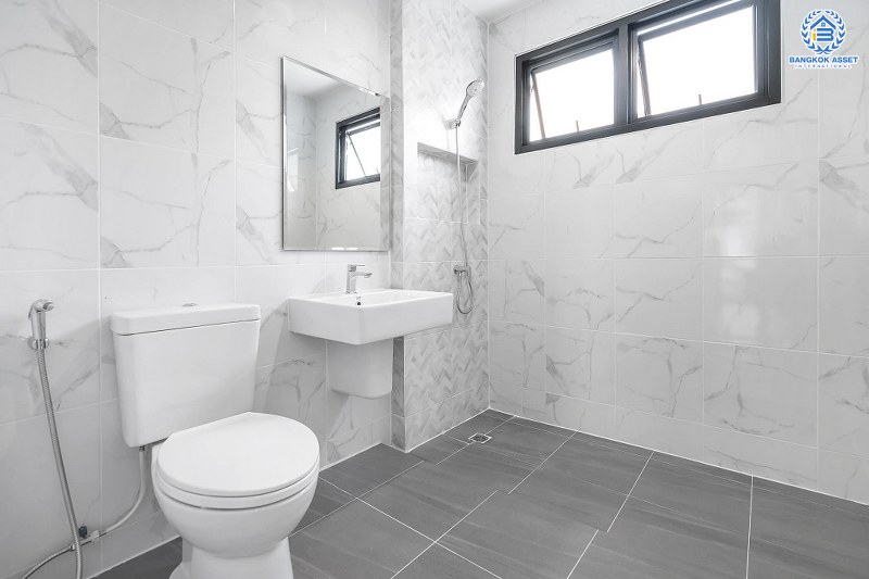 บ้านมือสองตกแต่งใหม่ คุณภาพLH โครงการ ชลลดา บางบัวทอง-รัตนาธิเบศร์ หลังใหญ่ บนเนื้อที่กว่า 70 ตร.ว. พร้อมตอบโจทย์ครอบครัวใหญ่ ด้วยฟังก์ชั่น 5 ห้องนอน 3 ห้องน้ำ พร้อม facilitys ครบครัน บนทำเลคุณภาพ ที่เชื่อมต่อได้หลายเส้นทาง ใกล้เซ็นทรัลเวสต์เกต และ MRT "สถานีบางพลู"...