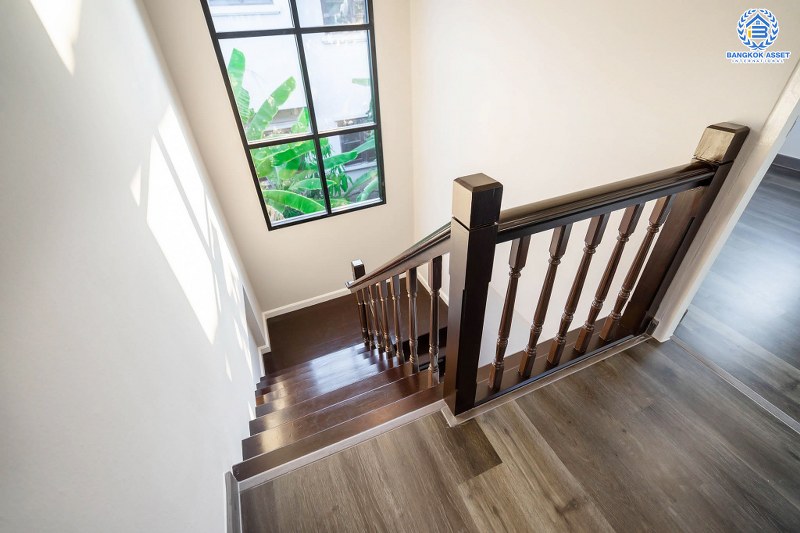 บ้านมือสองตกแต่งใหม่ คุณภาพLH โครงการ ชลลดา บางบัวทอง-รัตนาธิเบศร์ หลังใหญ่ บนเนื้อที่กว่า 70 ตร.ว. พร้อมตอบโจทย์ครอบครัวใหญ่ ด้วยฟังก์ชั่น 5 ห้องนอน 3 ห้องน้ำ พร้อม facilitys ครบครัน บนทำเลคุณภาพ ที่เชื่อมต่อได้หลายเส้นทาง ใกล้เซ็นทรัลเวสต์เกต และ MRT "สถานีบางพลู"...