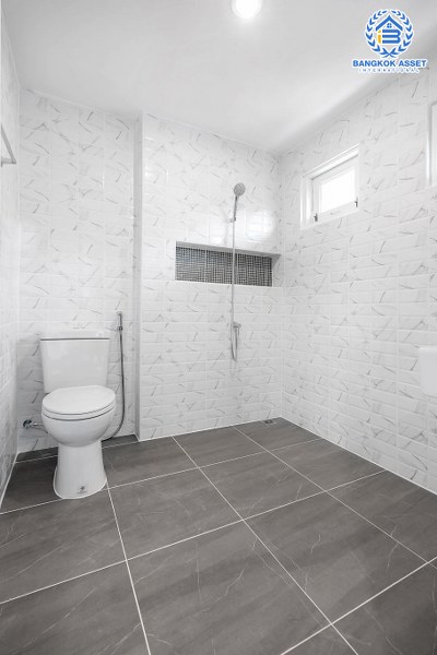 บ้านมือสองตกแต่งใหม่ โครงการ ณัฐชากรีนวิลล์ บางใหญ่-กาญจนาภิเษก (ซ.กันตนา) สุขขั้นสุดไปกับบ้านหลังใหญ่ บนเนื้อที่ 53 ตร.ว. ฟังก์ชั่น 3 ห้องนอน 2 ห้องน้ำ พื้นที่ใช้สอยกว้างขวาง รองรับกับทุกครอบครัว บนทำเลศักยภาพ เข้า-ออกสะดวก ใกล้เซ็นทรัลเวสต์เกต และทางด่วน "ศรีรัช"...