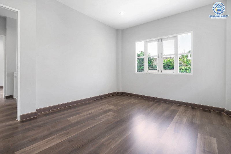 บ้านมือสองตกแต่งใหม่ โครงการ ณัฐชากรีนวิลล์ บางใหญ่-กาญจนาภิเษก (ซ.กันตนา) สุขขั้นสุดไปกับบ้านหลังใหญ่ บนเนื้อที่ 53 ตร.ว. ฟังก์ชั่น 3 ห้องนอน 2 ห้องน้ำ พื้นที่ใช้สอยกว้างขวาง รองรับกับทุกครอบครัว บนทำเลศักยภาพ เข้า-ออกสะดวก ใกล้เซ็นทรัลเวสต์เกต และทางด่วน "ศรีรัช"...