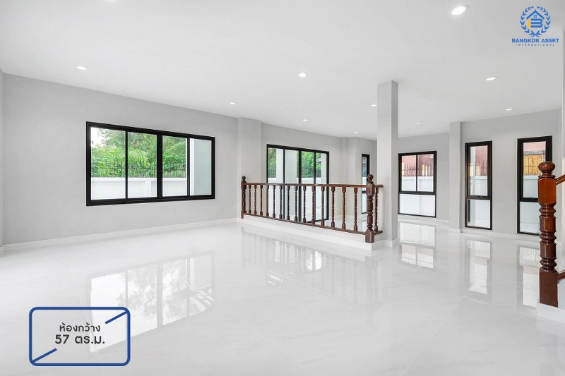 บ้านมือสองตกแต่งใหม่ ม.กฤษดานคร20 ปิ่นเกล้า ติดถนนบรมราชชนนี คฤหาสน์สุดหรู เนื้อที่ 123.3 ตร.ว. ท่ามกลางบรรยากาศความเป็นส่วนตัว ฟังก์ชั่น 5 ห้องนอน 4 ห้องน้ำ 4 ที่จอดรถ พร้อม Living Room ชั้น 2 กว้างขวางบนพื้นที่ใช้สอยกว่า 300 ตร.ม. บนทำเลเดินทางสะดวก เพียง 10 นาทีถึงเซ็นทรัลปิ่นเกล้า