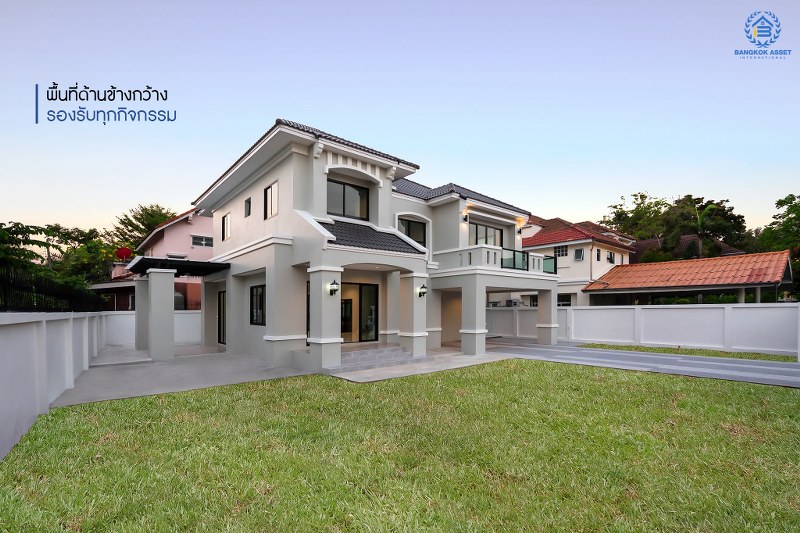 บ้านมือสองตกแต่งใหม่ ม.กฤษดานคร20 ปิ่นเกล้า ติดถนนบรมราชชนนี คฤหาสน์สุดหรู เนื้อที่ 123.3 ตร.ว. ท่ามกลางบรรยากาศความเป็นส่วนตัว ฟังก์ชั่น 5 ห้องนอน 4 ห้องน้ำ 4 ที่จอดรถ พร้อม Living Room ชั้น 2 กว้างขวางบนพื้นที่ใช้สอยกว่า 300 ตร.ม. บนทำเลเดินทางสะดวก เพียง 10 นาทีถึงเซ็นทรัลปิ่นเกล้า