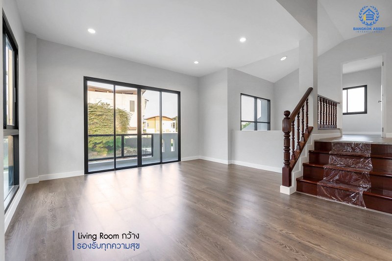 บ้านมือสองตกแต่งใหม่ ม.กฤษดานคร20 ปิ่นเกล้า ติดถนนบรมราชชนนี คฤหาสน์สุดหรู เนื้อที่ 123.3 ตร.ว. ท่ามกลางบรรยากาศความเป็นส่วนตัว ฟังก์ชั่น 5 ห้องนอน 4 ห้องน้ำ 4 ที่จอดรถ พร้อม Living Room ชั้น 2 กว้างขวางบนพื้นที่ใช้สอยกว่า 300 ตร.ม. บนทำเลเดินทางสะดวก เพียง 10 นาทีถึงเซ็นทรัลปิ่นเกล้า