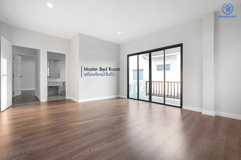 บ้านมือสองตกแต่งใหม่ ม.กฤษดานคร20 ปิ่นเกล้า ติดถนนบรมราชชนนี คฤหาสน์สุดหรู เนื้อที่ 123.3 ตร.ว. ท่ามกลางบรรยากาศความเป็นส่วนตัว ฟังก์ชั่น 5 ห้องนอน 4 ห้องน้ำ 4 ที่จอดรถ พร้อม Living Room ชั้น 2 กว้างขวางบนพื้นที่ใช้สอยกว่า 300 ตร.ม. บนทำเลเดินทางสะดวก เพียง 10 นาทีถึงเซ็นทรัลปิ่นเกล้า