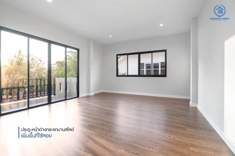 บ้านมือสองตกแต่งใหม่ ม.กฤษดานคร20 ปิ่นเกล้า ติดถนนบรมราชชนนี คฤหาสน์สุดหรู เนื้อที่ 123.3 ตร.ว. ท่ามกลางบรรยากาศความเป็นส่วนตัว ฟังก์ชั่น 5 ห้องนอน 4 ห้องน้ำ 4 ที่จอดรถ พร้อม Living Room ชั้น 2 กว้างขวางบนพื้นที่ใช้สอยกว่า 300 ตร.ม. บนทำเลเดินทางสะดวก เพียง 10 นาทีถึงเซ็นทรัลปิ่นเกล้า