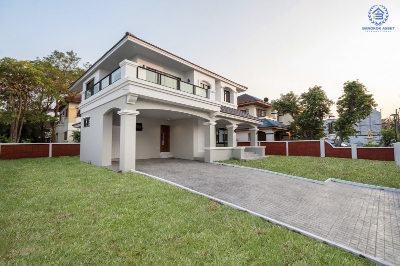 บ้านมือสองตกแต่งใหม่ บ้านหลังใหญ่ พร้อมเข้าอยู่ ม.ลดาวัลย์ ปิ่นเกล้า-บรมราชชนนี  ใกล้ ม.มหิดล  เนื้อที่ 127 ตร.ว. ฟังก์ชั่น 4 นอน 3 น้ำ 4 ที่จอดรถ ทำเลดีเดินทางสะดวกสบาย เชื่อมต่อหลายเส้นทาง และใกล้เซ็นทรัลศาลายา...