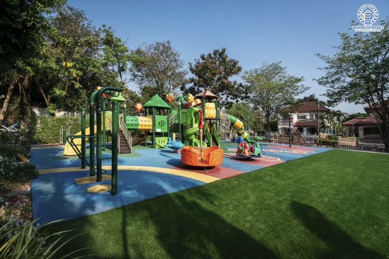 บ้านมือสองตกแต่งใหม่ บ้านหลังใหญ่ พร้อมเข้าอยู่ ม.ลดาวัลย์ ปิ่นเกล้า-บรมราชชนนี  ใกล้ ม.มหิดล  เนื้อที่ 127 ตร.ว. ฟังก์ชั่น 4 นอน 3 น้ำ 4 ที่จอดรถ ทำเลดีเดินทางสะดวกสบาย เชื่อมต่อหลายเส้นทาง และใกล้เซ็นทรัลศาลายา...