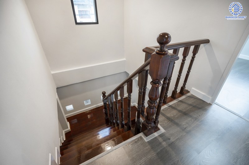 บ้านมือสองตกแต่งใหม่ ม.มณีรินทร์ รัตนาธิเบศร์ พร้อมเข้าอยู่ เนื้อที่ 48.5 ตร.ว. ฟังก์ชั่น 4 ห้องนอน 2 ห้องน้ำ 2 ที่จอดรถ บนทำเลดี เดินทางสะดวกสบาย ใกล้ทางด่วนงามวงศ์วาน และเพียง 10 นาที ถึงรถไฟฟ้าบางรักน้อยท่าอิฐ...