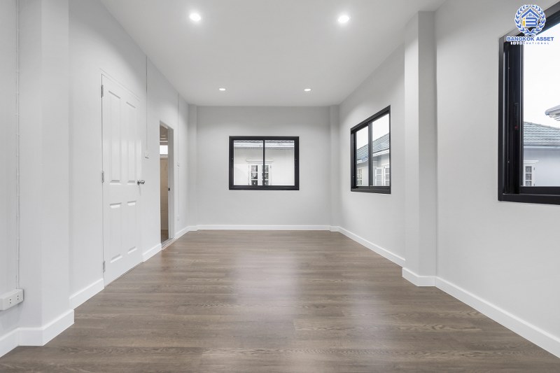 บ้านมือสองตกแต่งใหม่ ม.มณีรินทร์ รัตนาธิเบศร์ พร้อมเข้าอยู่ เนื้อที่ 48.5 ตร.ว. ฟังก์ชั่น 4 ห้องนอน 2 ห้องน้ำ 2 ที่จอดรถ บนทำเลดี เดินทางสะดวกสบาย ใกล้ทางด่วนงามวงศ์วาน และเพียง 10 นาที ถึงรถไฟฟ้าบางรักน้อยท่าอิฐ...