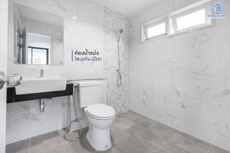 บ้านมือสองตกแต่งใหม่ ม.มณีรินทร์ รัตนาธิเบศร์ พร้อมเข้าอยู่ เนื้อที่ 48.5 ตร.ว. ฟังก์ชั่น 4 ห้องนอน 2 ห้องน้ำ 2 ที่จอดรถ บนทำเลดี เดินทางสะดวกสบาย ใกล้ทางด่วนงามวงศ์วาน และเพียง 10 นาที ถึงรถไฟฟ้าบางรักน้อยท่าอิฐ...