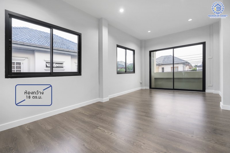 บ้านมือสองตกแต่งใหม่ ม.มณีรินทร์ รัตนาธิเบศร์ พร้อมเข้าอยู่ เนื้อที่ 48.5 ตร.ว. ฟังก์ชั่น 4 ห้องนอน 2 ห้องน้ำ 2 ที่จอดรถ บนทำเลดี เดินทางสะดวกสบาย ใกล้ทางด่วนงามวงศ์วาน และเพียง 10 นาที ถึงรถไฟฟ้าบางรักน้อยท่าอิฐ...