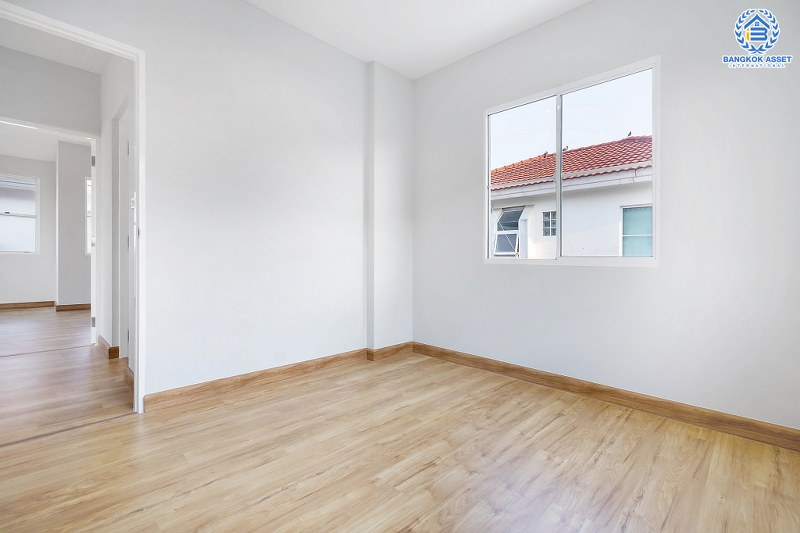 บ้านมือสองตกแต่งใหม่ คุณภาพแบรนด์ LH ม.ชลลดา บางใหญ่-เซ็นทรัลเวสต์เกต ตอบโจทย์ทุกการอยู่อาศัย พร้อม Private Zone ด้วยพื้นที่หน้าบ้านไม่ติดใคร เนื้อที่ 51.2 ตร.ว. ฟังก์ชั่น 3 ห้องนอน 2 ห้องน้ำ พร้อม Facility ครบครัน บนทำเลเดินทางสะดวก ใกล้ถ.กาญจนาภิเษก เพียง 10 นาทีถึงรถไฟฟ้า "สถานีคลองบางไผ่"...