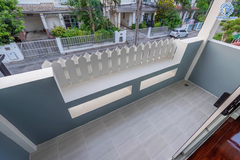 บ้านมือสองตกแต่งใหม่ คุณภาพแบรนด์ LH ม.ชัยพฤกษ์ ติวานนท์-ราชพฤกษ์ บ้านพร้อมอยู่ เนื้อที่ 50.6 ตร.ว. ฟังก์ชั่น 3 ห้องนอน 2 ห้องน้ำ รองรับทุกการอยู่อาศัย บนทำเลติดถนน 345 เชื่อมต่อทั้งถ.ราชพฤกษ์ ,ติวานนท์ ใกล้โรบินสัน และทางด่วนศรีสมาน....