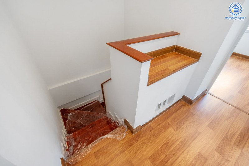 บ้านมือสองตกแต่งใหม่ ม.เดอะวิลล่า ราชพฤกษ์-ท่าอิฐ โซนต้นโครงการ  คุณภาพแบรนด์ Property Perfect  เนื้อที่ 18 ตร.ว. ฟังก์ชั่นครบ! 3 ห้องนอน 2 ห้องน้ำ บนทำเลเยี่ยมเชื่อมต่อทั้งถ.รัตนาธิเบศร์ และถ.ราชพฤกษ์ และเพียง 10 นาที ถึงรถไฟฟ้า สถานีบางรักน้อยท่าอิฐ...