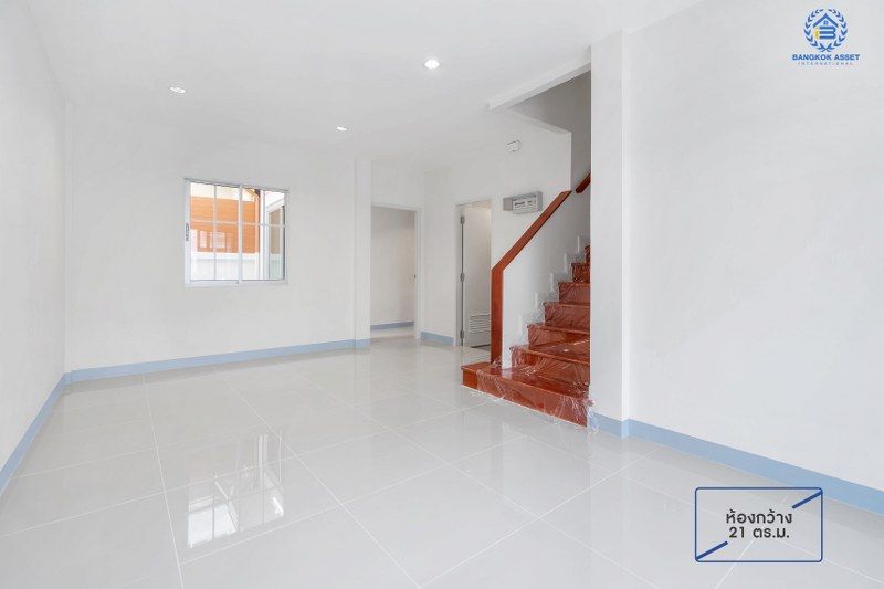 บ้านมือสองตกแต่งใหม่ ม.เดอะวิลล่า ราชพฤกษ์-ท่าอิฐ โซนต้นโครงการ  คุณภาพแบรนด์ Property Perfect  เนื้อที่ 18 ตร.ว. ฟังก์ชั่นครบ! 3 ห้องนอน 2 ห้องน้ำ บนทำเลเยี่ยมเชื่อมต่อทั้งถ.รัตนาธิเบศร์ และถ.ราชพฤกษ์ และเพียง 10 นาที ถึงรถไฟฟ้า สถานีบางรักน้อยท่าอิฐ...