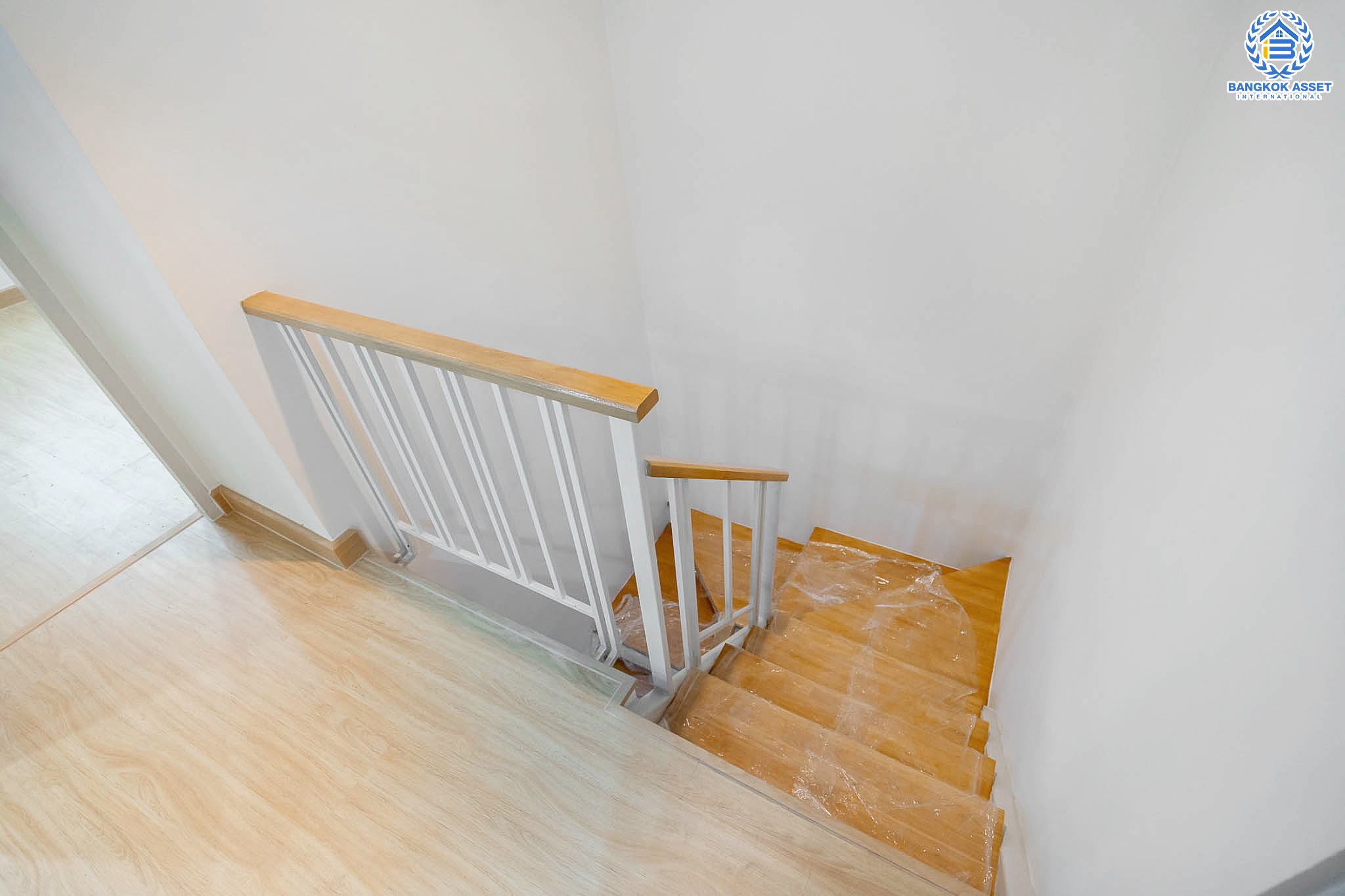 บ้านมือสองตกแต่งใหม่ ม.เดอะคัลเลอร์ เฟส 2 ติวานนท์-แจ้งวัฒนะ ตรงข้ามตลาดดวงแก้ว สุดคุ้ม! กับบ้านพร้อมอยู่ เนื้อที่ 17.5 ตร.ว. ดีไซน์ทันสมัย ภายในกว้างขวาง ฟังก์ชั่นครบ! 3นอน 2น้ำ มีครัวเคาน์เตอร์ หน้าโครงการติด ถ.ติวานนท์ ใกล้รถไฟฟ้าสายสีชมพู ,เมืองทองธานี และจุดขึ้นทางด่วน "แจ้งวัฒนะ"