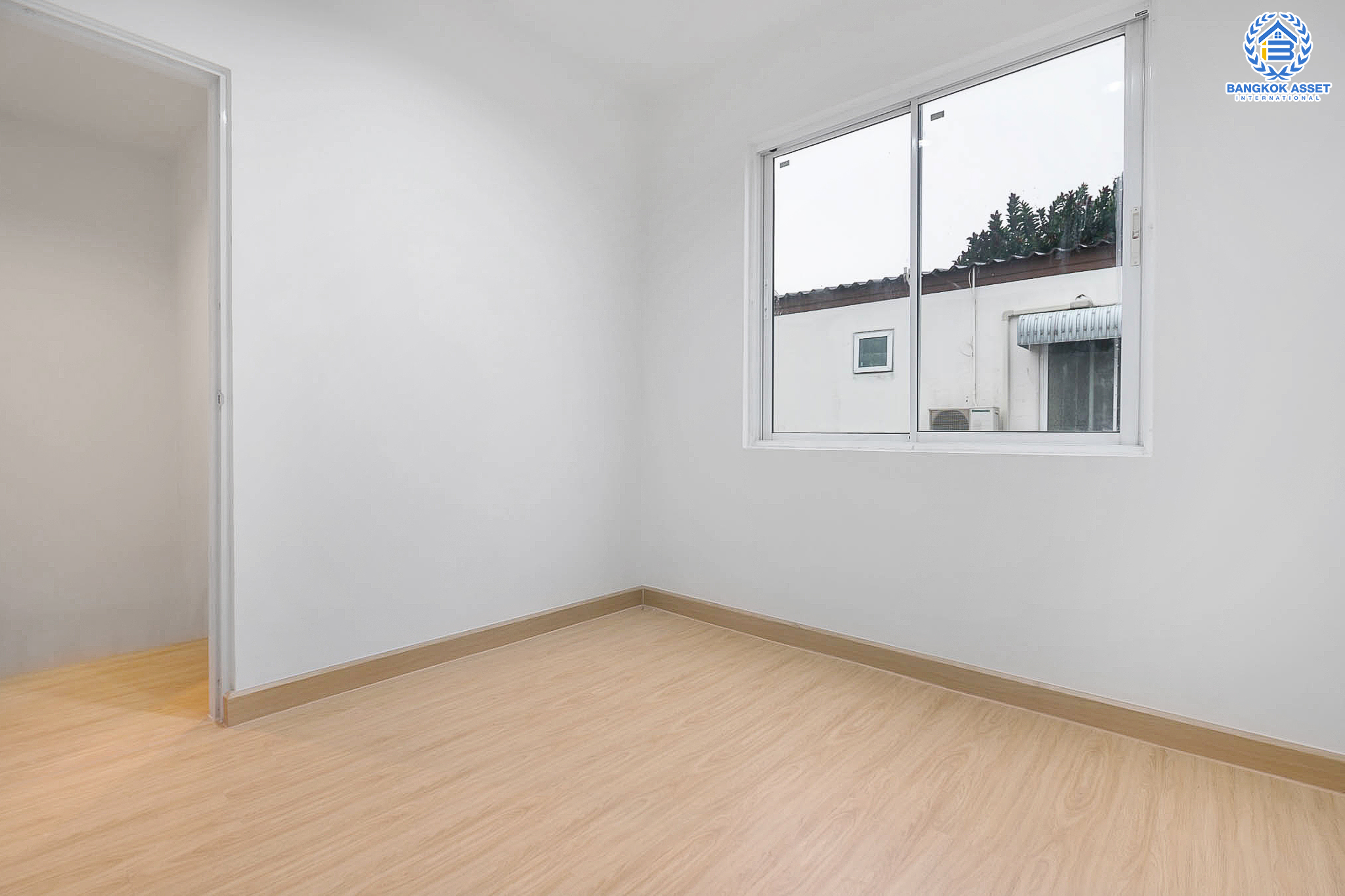 บ้านมือสองตกแต่งใหม่ ม.เดอะคัลเลอร์ เฟส 2 ติวานนท์-แจ้งวัฒนะ ตรงข้ามตลาดดวงแก้ว สุดคุ้ม! กับบ้านพร้อมอยู่ เนื้อที่ 17.5 ตร.ว. ดีไซน์ทันสมัย ภายในกว้างขวาง ฟังก์ชั่นครบ! 3นอน 2น้ำ มีครัวเคาน์เตอร์ หน้าโครงการติด ถ.ติวานนท์ ใกล้รถไฟฟ้าสายสีชมพู ,เมืองทองธานี และจุดขึ้นทางด่วน "แจ้งวัฒนะ"