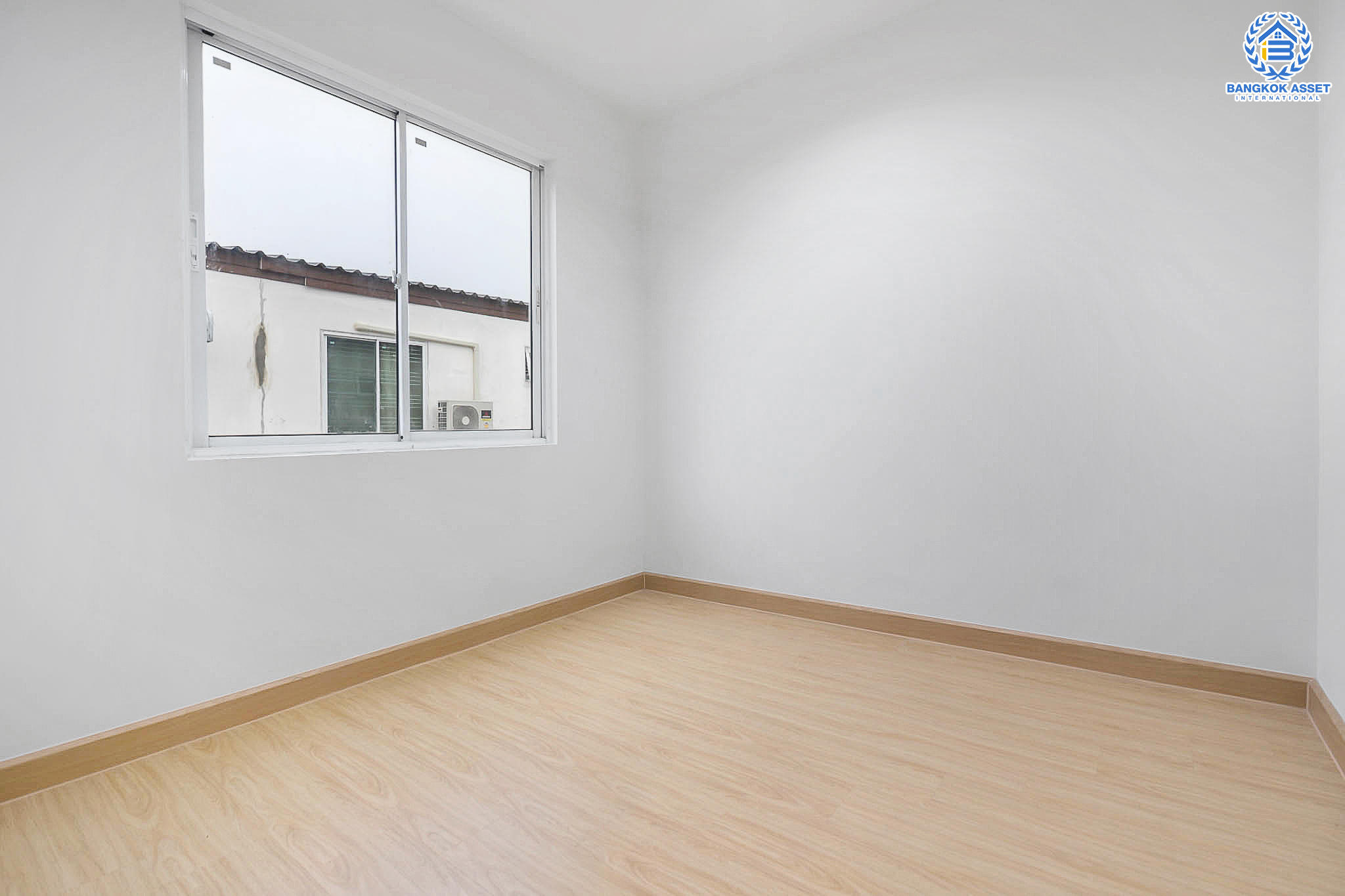 บ้านมือสองตกแต่งใหม่ ม.เดอะคัลเลอร์ เฟส 2 ติวานนท์-แจ้งวัฒนะ ตรงข้ามตลาดดวงแก้ว สุดคุ้ม! กับบ้านพร้อมอยู่ เนื้อที่ 17.5 ตร.ว. ดีไซน์ทันสมัย ภายในกว้างขวาง ฟังก์ชั่นครบ! 3นอน 2น้ำ มีครัวเคาน์เตอร์ หน้าโครงการติด ถ.ติวานนท์ ใกล้รถไฟฟ้าสายสีชมพู ,เมืองทองธานี และจุดขึ้นทางด่วน "แจ้งวัฒนะ"