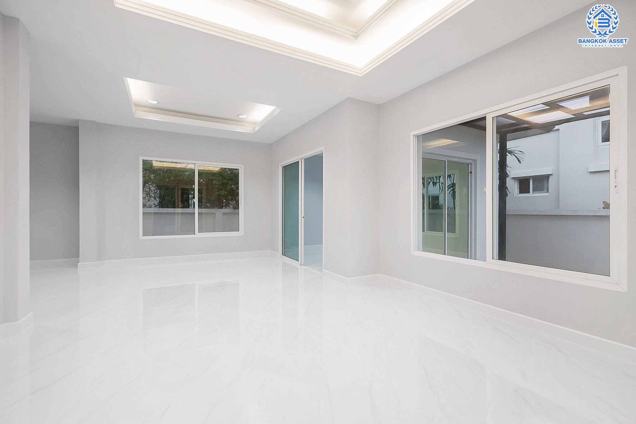 บ้านมือสองตกแต่งใหม่ คุณภาพแบรนด์ AP ม.เดอะเซนโทร รัตนาธิเบศร์-ราชพฤกษ์ บ้านสวย ถนนเมน ตอบโจทย์ครอบครัวขยาย เนื้อที่ 77.5 ตร.ว. ฟังก์ชั่นจัดเต็ม 3 ห้องนอน 3 ห้องน้ำ 4 ที่จอดรถ บนทำเลศักยภาพ เชื่อมต่อหลายเส้นทางทั้ง ถ.ราชพฤกษ์ ,ถ.รัตนาธิเบศร์ และถ.กาญจนาภิเษก และเพียง 4 นาทีถึงรถไฟฟ้าสถานี "บางพลู"