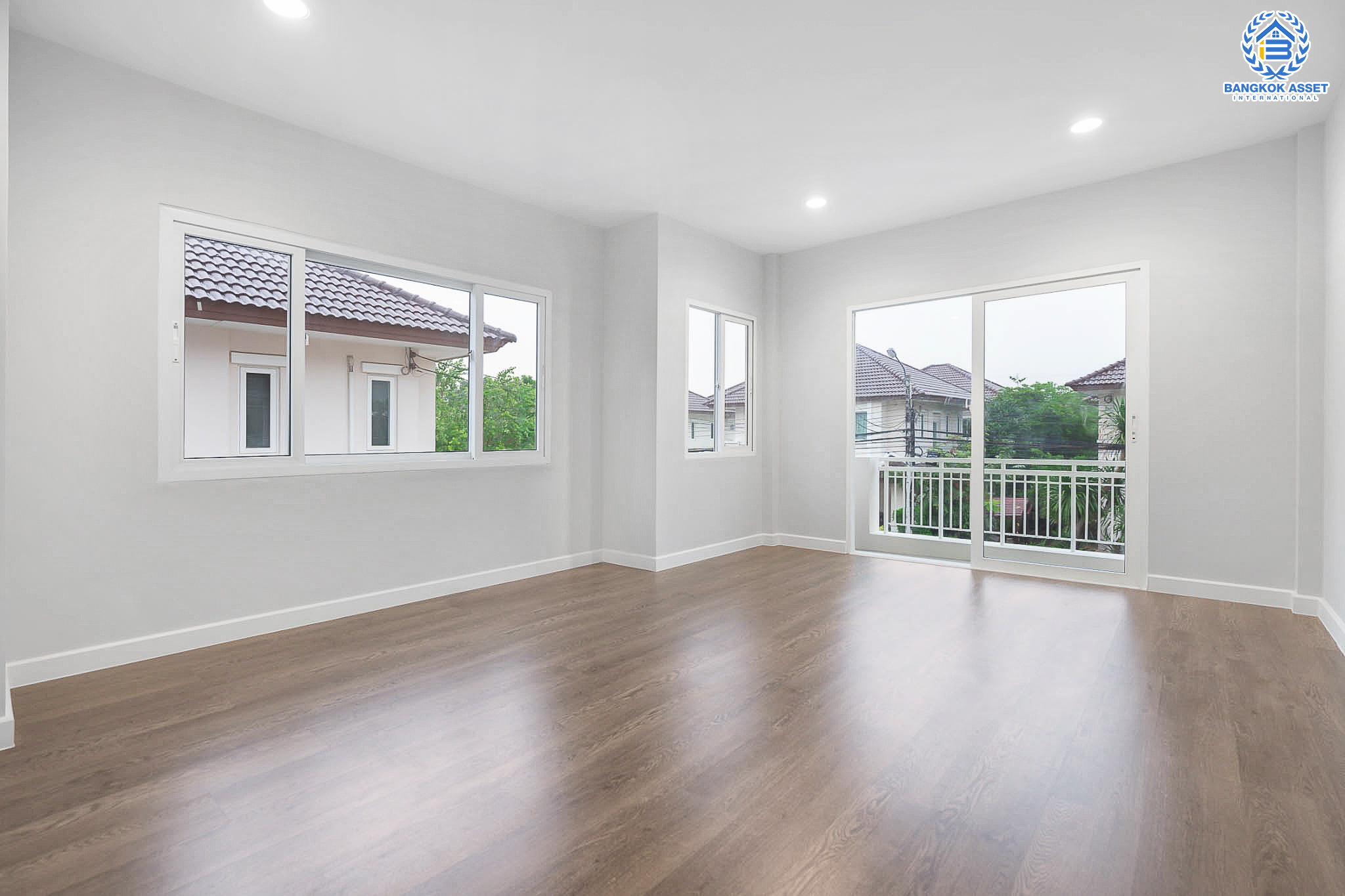 บ้านมือสองตกแต่งใหม่ คุณภาพแบรนด์ AP ม.เดอะเซนโทร รัตนาธิเบศร์-ราชพฤกษ์ บ้านสวย ถนนเมน ตอบโจทย์ครอบครัวขยาย เนื้อที่ 77.5 ตร.ว. ฟังก์ชั่นจัดเต็ม 3 ห้องนอน 3 ห้องน้ำ 4 ที่จอดรถ บนทำเลศักยภาพ เชื่อมต่อหลายเส้นทางทั้ง ถ.ราชพฤกษ์ ,ถ.รัตนาธิเบศร์ และถ.กาญจนาภิเษก และเพียง 4 นาทีถึงรถไฟฟ้าสถานี "บางพลู"