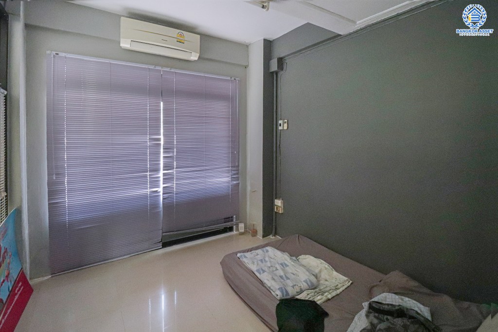 บ้านแฝดมือสองนนทบุรี ถนนเมน! ม.นนทรีปาร์ค รัตนาธิเบศร์-ไทรม้า เนื้อที่ 38 ตร.ว. ฟังก์ชั่น 3 ห้องนอน มีครัวเคาน์เตอร์ บนทำเลโซนเมือง ใจกลาง 2 เซ็นทรัลฯ ใกล้รถไฟฟ้า (สถานีไทรม้า) ราคาพิเศษ!...