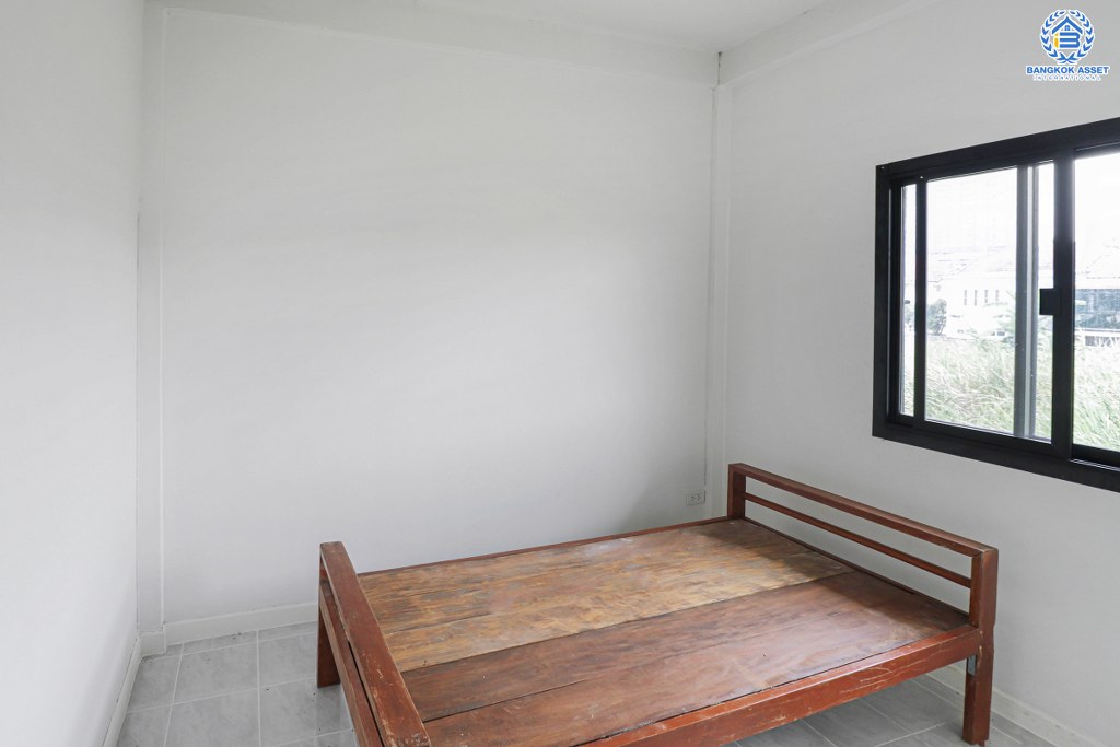 บ้านแฝดมือสองนนทบุรี ถนนเมน! ม.นนทรีปาร์ค รัตนาธิเบศร์-ไทรม้า เนื้อที่ 38 ตร.ว. ฟังก์ชั่น 3 ห้องนอน มีครัวเคาน์เตอร์ บนทำเลโซนเมือง ใจกลาง 2 เซ็นทรัลฯ ใกล้รถไฟฟ้า (สถานีไทรม้า) ราคาพิเศษ!...