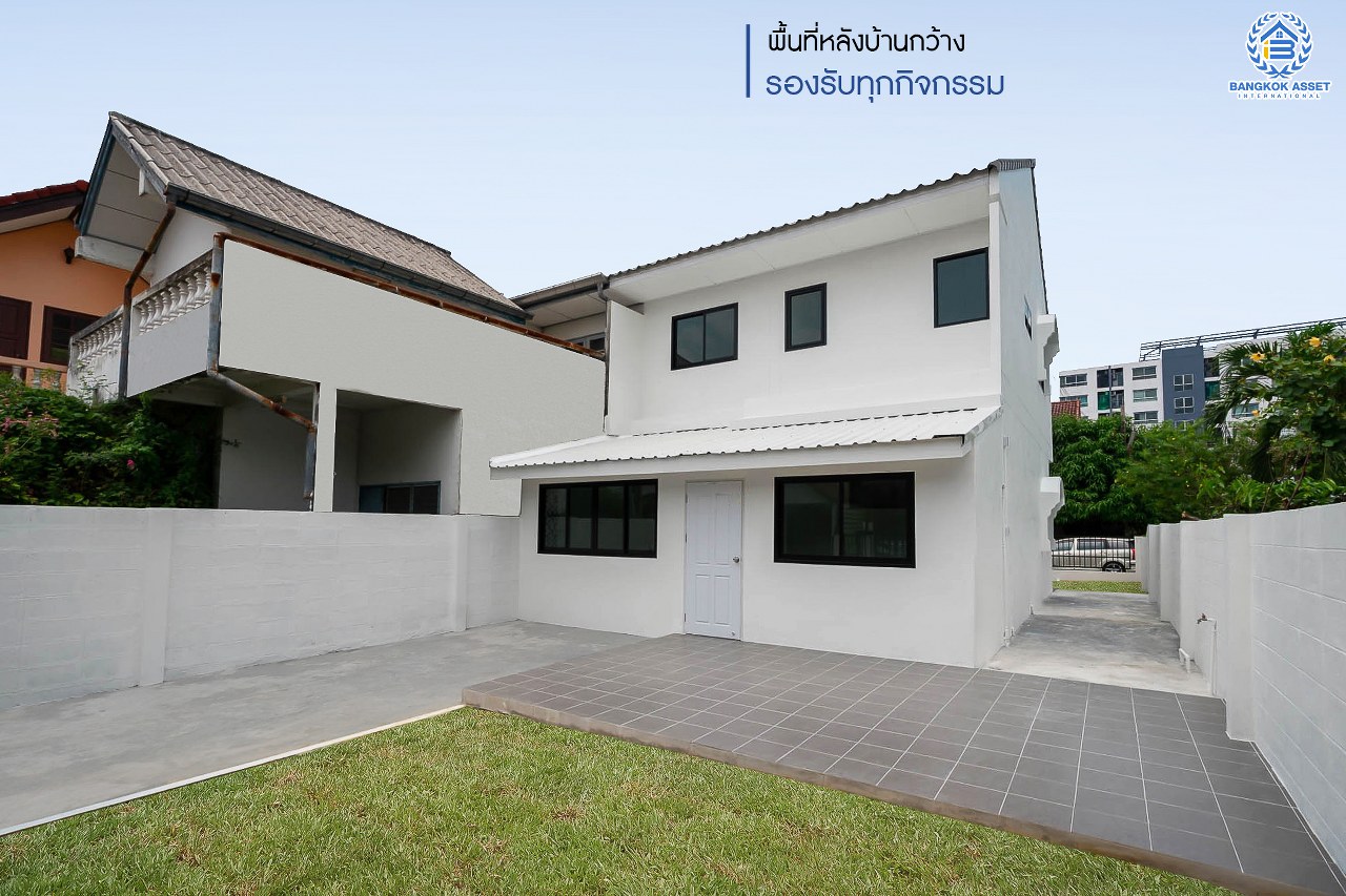 บ้านมือสองตกแต่งใหม่ บนทำเลดีที่สุด! หน้าโครงการติด MRT "สถานีไทรม้า" ม.ซื่อตรง พระนั่งเกล้า-ท่าอิฐ บ้านหลังใหญ่ราวกับได้บ้านเดี่ยว เนื้อที่ 49 ตร.ว. ฟังก์ชั่น 3 ห้องนอน 2 ห้องน้ำ 2 ที่จอดรถ ภายในโปร่ง กว้าง ทำเลใกล้เซ็นทรัลรัตนาธิเบศร์ และทางด่วนงามวงศ์วาน