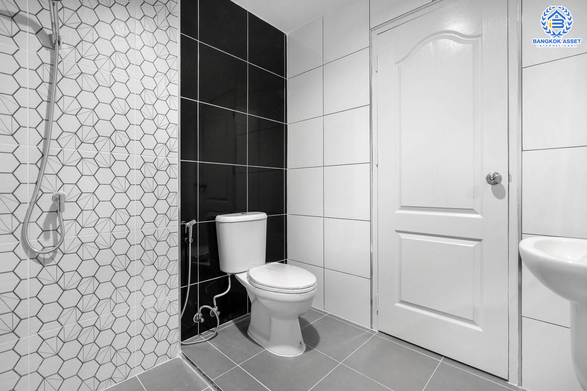 บ้านมือสองตกแต่งใหม่ ม.สรานนท์ ติวานนท์-แจ้งวัฒนะ แต่งครบพร้อมอยู่ เนื้อที่ 18 ตร.ว. ฟังก์ชั่น 4 ห้องนอน 3 ห้องน้ำ พร้อม Living Room กว้างขวางอยู่สบาย บนทำเลติดถนนติวานนท์ ใกล้เซ็นทรัลแจ้งวัฒนะ รองรับรถไฟฟ้าสายอนาคต (สีชมพู)...