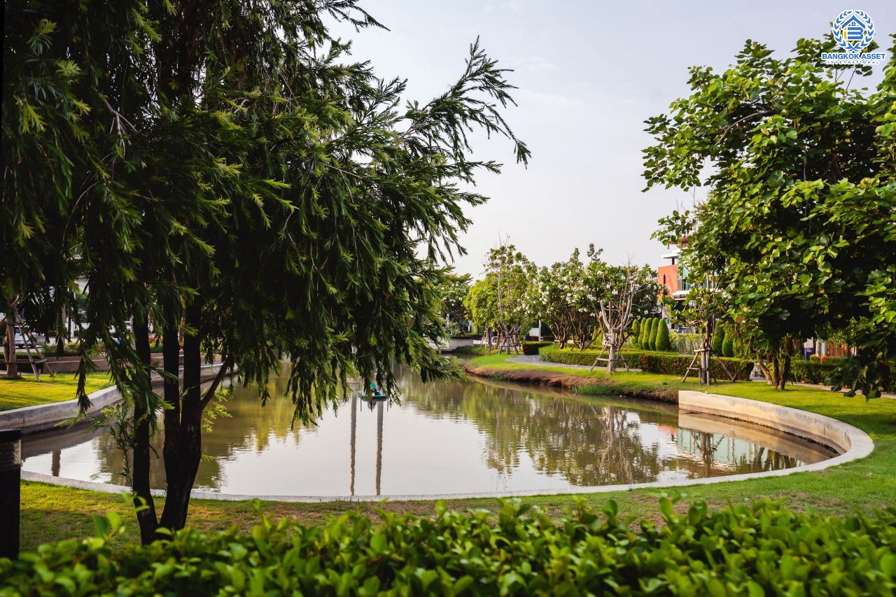 บ้านมือสองตกแต่งใหม่ หลังใหญ่ ห้องมุม! ม.เพอร์เฟคเพลส แจ้งวัฒนะ เนื้อที่ 76.7 ตร.ว. ฟังก์ชั่น 3 ห้องนอน 5 ห้องน้ำ (ห้องนอนมีห้องน้ำในตัวทุกห้อง) พร้อมห้องแม่บ้าน ตกแต่งหรูหรา Built-in Furniture ทั้งหลัง มี Living Room รองรับทุกกิจกรรมความสุข บนทำเลศักยภาพ ใกล้เซ็นทรัลแจ้งวัฒนะ รถไฟฟ้า และเชื่อมสู่แจ้งวัฒนะและทางด่วน เพียง 5 นาที...