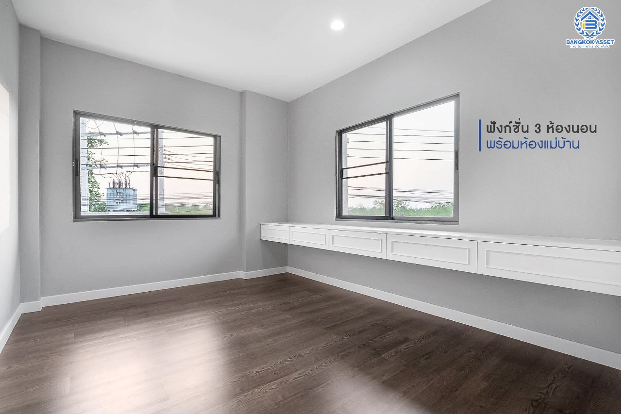 บ้านมือสองตกแต่งใหม่ หลังใหญ่ ห้องมุม! ม.เพอร์เฟคเพลส แจ้งวัฒนะ เนื้อที่ 76.7 ตร.ว. ฟังก์ชั่น 3 ห้องนอน 5 ห้องน้ำ (ห้องนอนมีห้องน้ำในตัวทุกห้อง) พร้อมห้องแม่บ้าน ตกแต่งหรูหรา Built-in Furniture ทั้งหลัง มี Living Room รองรับทุกกิจกรรมความสุข บนทำเลศักยภาพ ใกล้เซ็นทรัลแจ้งวัฒนะ รถไฟฟ้า และเชื่อมสู่แจ้งวัฒนะและทางด่วน เพียง 5 นาที...