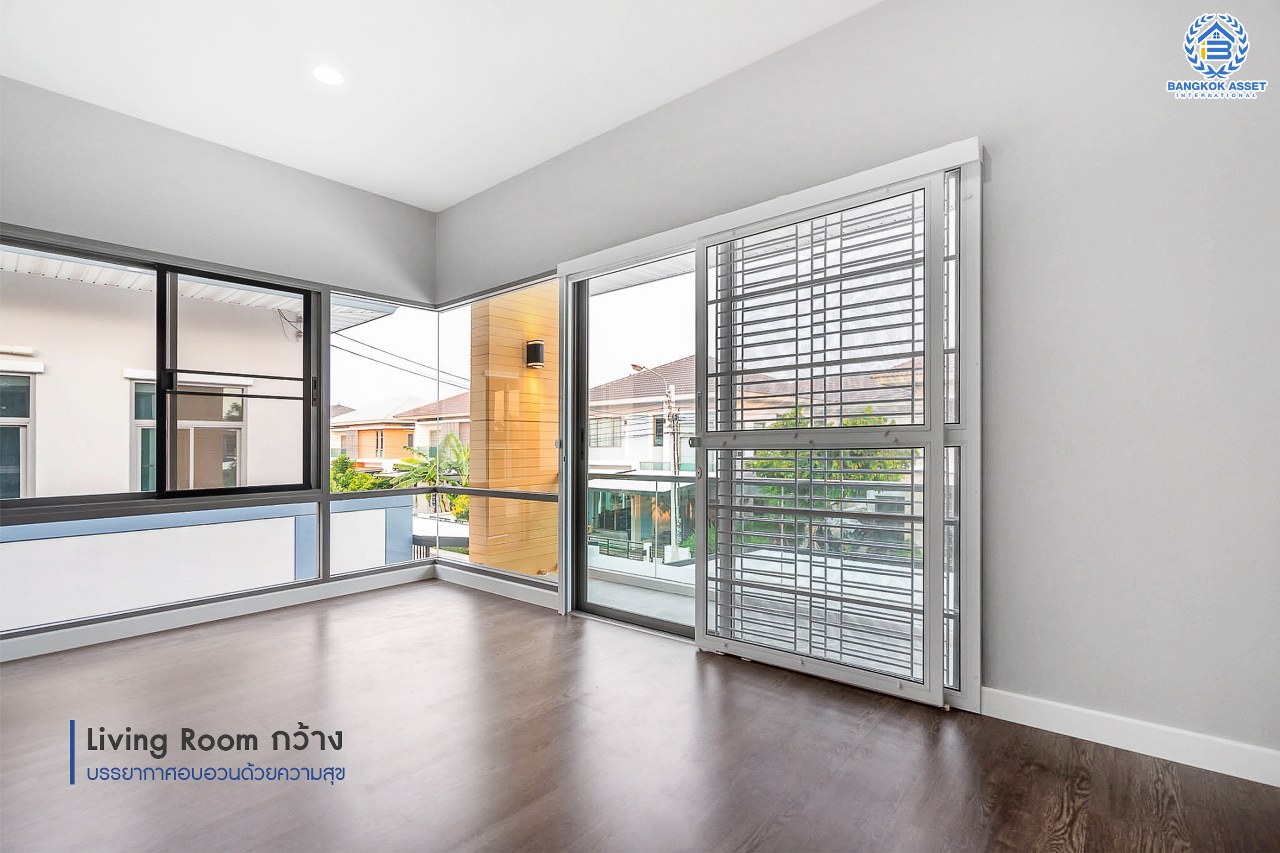 บ้านมือสองตกแต่งใหม่ หลังใหญ่ ห้องมุม! ม.เพอร์เฟคเพลส แจ้งวัฒนะ เนื้อที่ 76.7 ตร.ว. ฟังก์ชั่น 3 ห้องนอน 5 ห้องน้ำ (ห้องนอนมีห้องน้ำในตัวทุกห้อง) พร้อมห้องแม่บ้าน ตกแต่งหรูหรา Built-in Furniture ทั้งหลัง มี Living Room รองรับทุกกิจกรรมความสุข บนทำเลศักยภาพ ใกล้เซ็นทรัลแจ้งวัฒนะ รถไฟฟ้า และเชื่อมสู่แจ้งวัฒนะและทางด่วน เพียง 5 นาที...