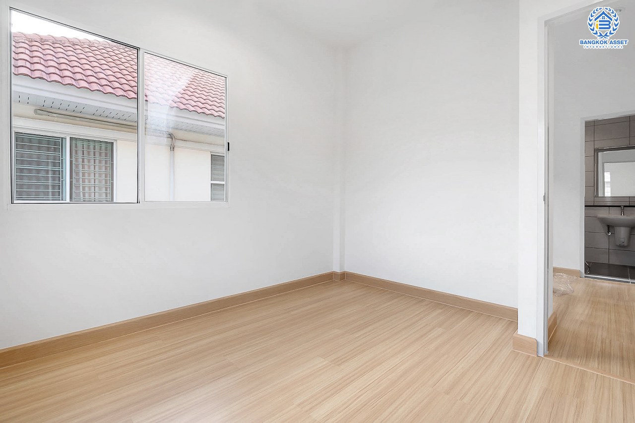 บ้านมือสองตกแต่งใหม่ ม.เพอร์เฟคพาร์ค พระราม5-บางใหญ่ บ้านพร้อมอยู่ เนื้อที่ 35.8 ตร.ว. แบรนด์ดัง ฟังก์ชั่น 3 ห้องนอน 2 ห้องน้ำ สนามหญ้าด้านข้างรองรับทุกกิจกรรม ส่วนกลางครบครัน บนทำเลสุดสะดวก ใกล้ทางด่วนกาญจนาฯ และ Central Westgate...