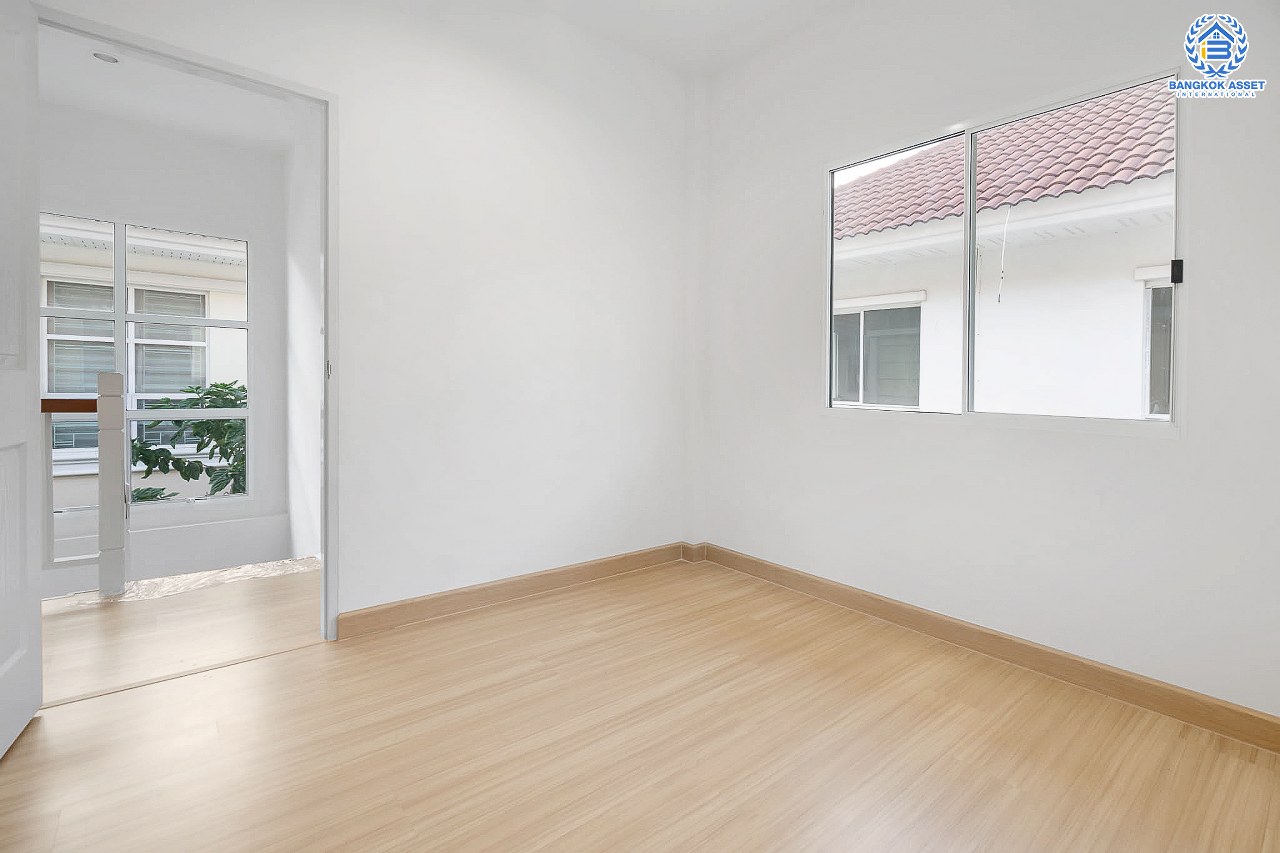 บ้านมือสองตกแต่งใหม่ ม.เพอร์เฟคพาร์ค พระราม5-บางใหญ่ บ้านพร้อมอยู่ เนื้อที่ 35.8 ตร.ว. แบรนด์ดัง ฟังก์ชั่น 3 ห้องนอน 2 ห้องน้ำ สนามหญ้าด้านข้างรองรับทุกกิจกรรม ส่วนกลางครบครัน บนทำเลสุดสะดวก ใกล้ทางด่วนกาญจนาฯ และ Central Westgate...