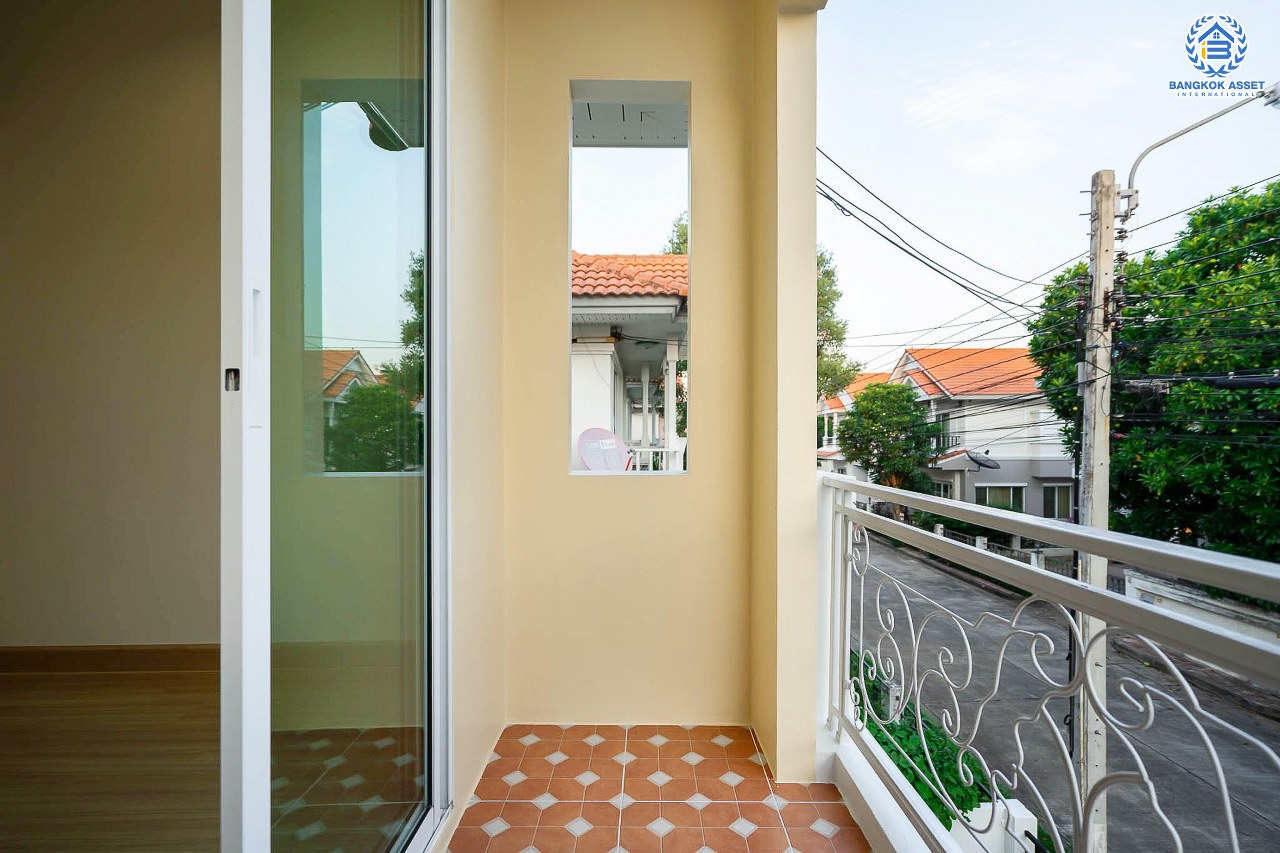 บ้านมือสองตกแต่งใหม่ ม.เพอร์เฟคพาร์ค พระราม5-บางใหญ่ บ้านพร้อมอยู่ เนื้อที่ 35.8 ตร.ว. แบรนด์ดัง ฟังก์ชั่น 3 ห้องนอน 2 ห้องน้ำ สนามหญ้าด้านข้างรองรับทุกกิจกรรม ส่วนกลางครบครัน บนทำเลสุดสะดวก ใกล้ทางด่วนกาญจนาฯ และ Central Westgate...