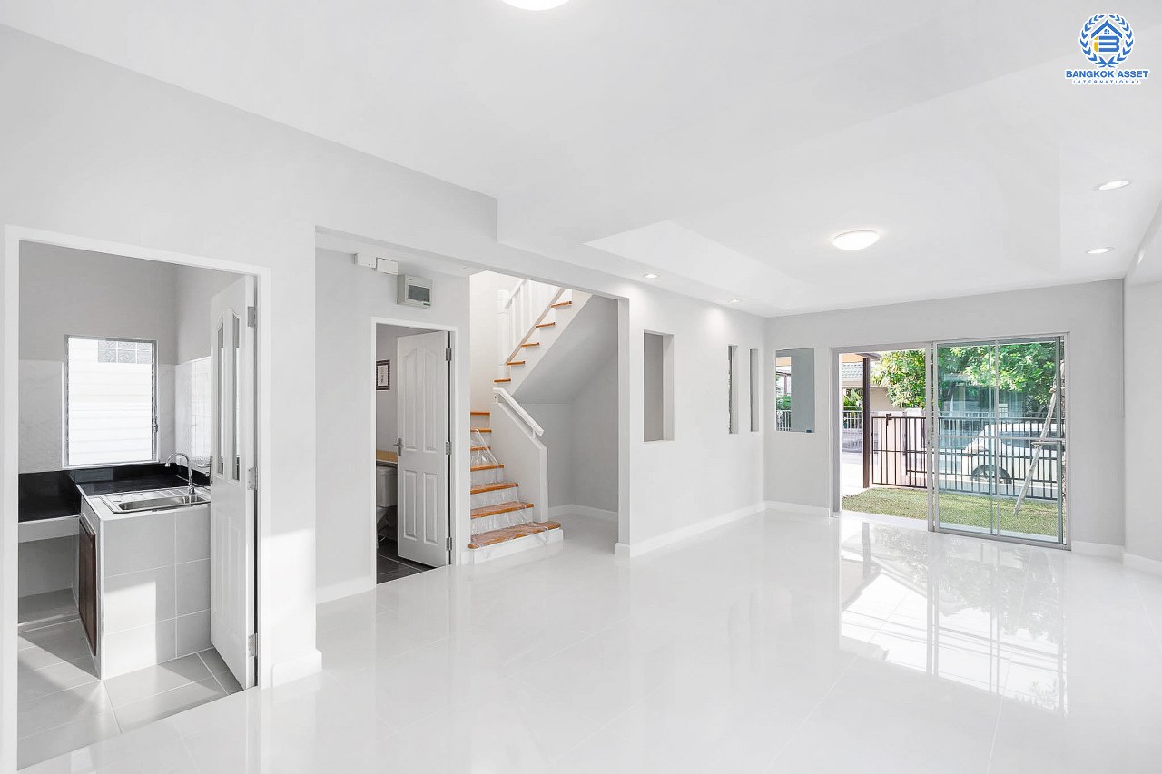 บ้านมือสองตกแต่งใหม่ ม.พฤกษ์ลดา1 บางใหญ่-เซ็นทรัลเวสต์เกต บ้านเดี่ยวคุณภาพ LH จัดเต็มให้แบบพร้อมอยู่ เนื้อที่ 50 ตร.ว. พร้อมฟังก์ชั่น 3 ห้องนอน 2 ห้องน้ำ 2 ที่จอดรถ เดินทางสะดวกสบาย บนเส้นทางสายหลัก "กาญจนาภิเษก" ใกล้เซ็นทรัลเวสต์เกต และรถไฟฟ้าสถานี "คลองบางไผ่"...