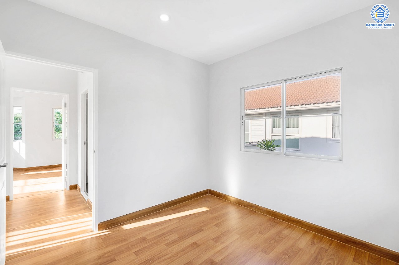 บ้านมือสองตกแต่งใหม่ ม.พฤกษ์ลดา1 บางใหญ่-เซ็นทรัลเวสต์เกต บ้านเดี่ยวคุณภาพ LH จัดเต็มให้แบบพร้อมอยู่ เนื้อที่ 50 ตร.ว. พร้อมฟังก์ชั่น 3 ห้องนอน 2 ห้องน้ำ 2 ที่จอดรถ เดินทางสะดวกสบาย บนเส้นทางสายหลัก "กาญจนาภิเษก" ใกล้เซ็นทรัลเวสต์เกต และรถไฟฟ้าสถานี "คลองบางไผ่"...