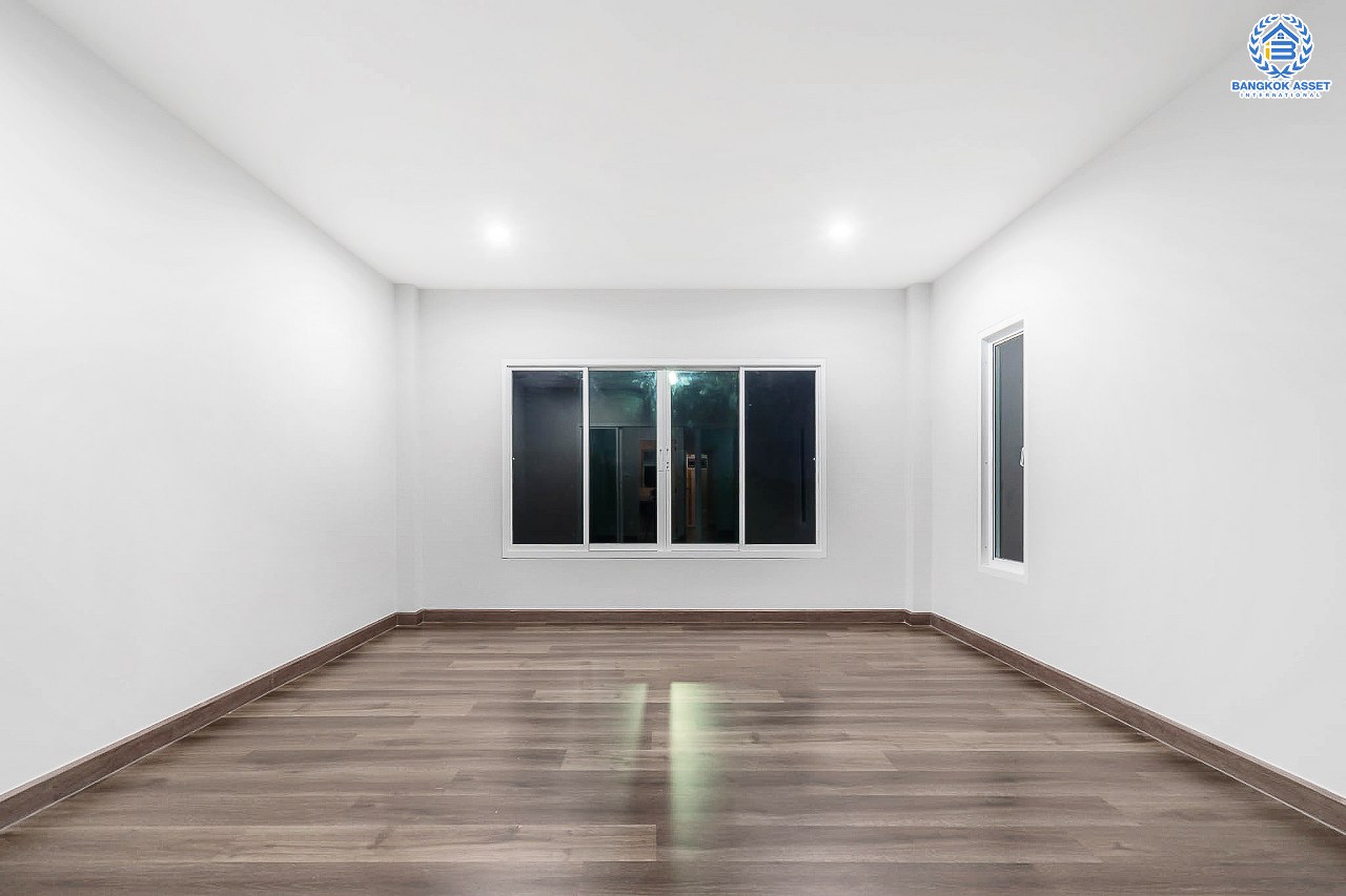 บ้านใหม่มือหนึ่งไม่เคยเข้าอยู่ บ้านเดี่ยวหลังใหญ่ซื้อ 1 เหมือนได้ 3!! ม.วิลล่าคุณาลัย2 บางใหญ่-เซ็นทรัลเวสต์เกต #หลังมุม เนื้อที่ 69.8 ตร.ว. หน้ากว้าง 19 เมตร! ฟังก์ชั่นจัดเต็ม 4 ห้องนอน 3 ห้องน้ำ 1 ห้องทำงาน บนทำเลเยี่ยม ใกล้ถนนกาญจนาฯ และเพียง 10 นาทีถึงรถไฟฟ้า "สถานีคลองบางไผ่"