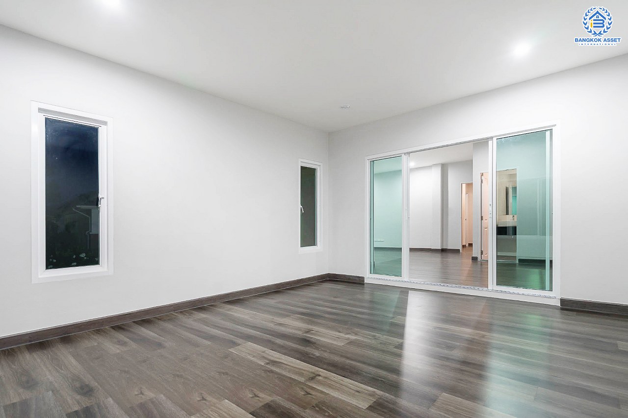 บ้านใหม่มือหนึ่งไม่เคยเข้าอยู่ บ้านเดี่ยวหลังใหญ่ซื้อ 1 เหมือนได้ 3!! ม.วิลล่าคุณาลัย2 บางใหญ่-เซ็นทรัลเวสต์เกต #หลังมุม เนื้อที่ 69.8 ตร.ว. หน้ากว้าง 19 เมตร! ฟังก์ชั่นจัดเต็ม 4 ห้องนอน 3 ห้องน้ำ 1 ห้องทำงาน บนทำเลเยี่ยม ใกล้ถนนกาญจนาฯ และเพียง 10 นาทีถึงรถไฟฟ้า "สถานีคลองบางไผ่"