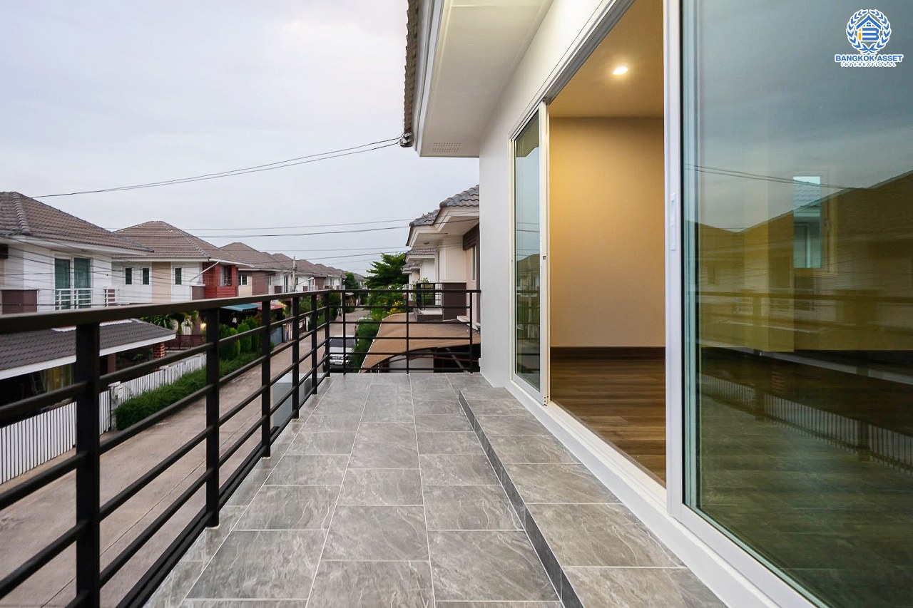 บ้านใหม่มือหนึ่งไม่เคยเข้าอยู่ บ้านเดี่ยวหลังใหญ่ซื้อ 1 เหมือนได้ 3!! ม.วิลล่าคุณาลัย2 บางใหญ่-เซ็นทรัลเวสต์เกต #หลังมุม เนื้อที่ 69.8 ตร.ว. หน้ากว้าง 19 เมตร! ฟังก์ชั่นจัดเต็ม 4 ห้องนอน 3 ห้องน้ำ 1 ห้องทำงาน บนทำเลเยี่ยม ใกล้ถนนกาญจนาฯ และเพียง 10 นาทีถึงรถไฟฟ้า "สถานีคลองบางไผ่"