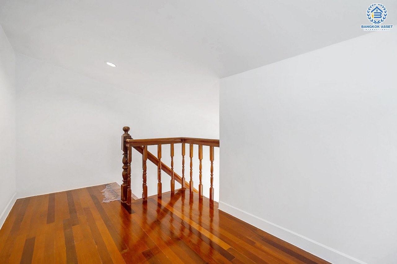 บ้านมือสองตกแต่งใหม่ ม.อิ่มอัมพร3 ราชพฤกษ์ เนื้อที่ 22.8 ตร.ว. ฟังก์ชั่นครบ พร้อมเข้าอยู่ 2 ห้องนอน 2 ห้องน้ำ 1 ห้องอเนกประสงค์ พร้อม Living Room รองรับทุกกิจกรรมความสุข บนทำเลติดถนนราชพฤกษ์ เชื่อมต่อได้หลายเส้นทางและใกล้รถไฟฟ้า "สถานีจรัญฯ13"...