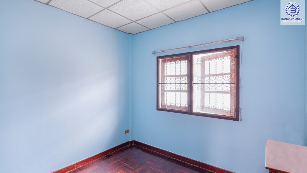 ทาวน์เฮ้าส์มือสองนนทบุรี ทำเลติดรถไฟฟ้า "สถานีไทรม้า" ม.ซื่อตรง บ้านพร้อมอยู่ เนื้อที่ 26 ตร.ว. ฟังก์ชั่น 4 ห้องนอน ทำเลเยี่ยม ใกล้เซ็นทรัลรัตนาธิเบศร์ และทางด่วนงามวงศ์วาน...