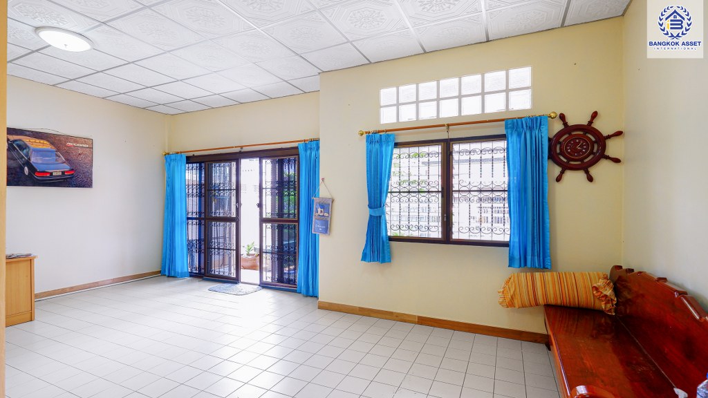 ทาวน์เฮ้าส์มือสองนนทบุรี ทำเลติดรถไฟฟ้า "สถานีไทรม้า" ม.ซื่อตรง บ้านพร้อมอยู่ เนื้อที่ 26 ตร.ว. ฟังก์ชั่น 4 ห้องนอน ทำเลเยี่ยม ใกล้เซ็นทรัลรัตนาธิเบศร์ และทางด่วนงามวงศ์วาน...