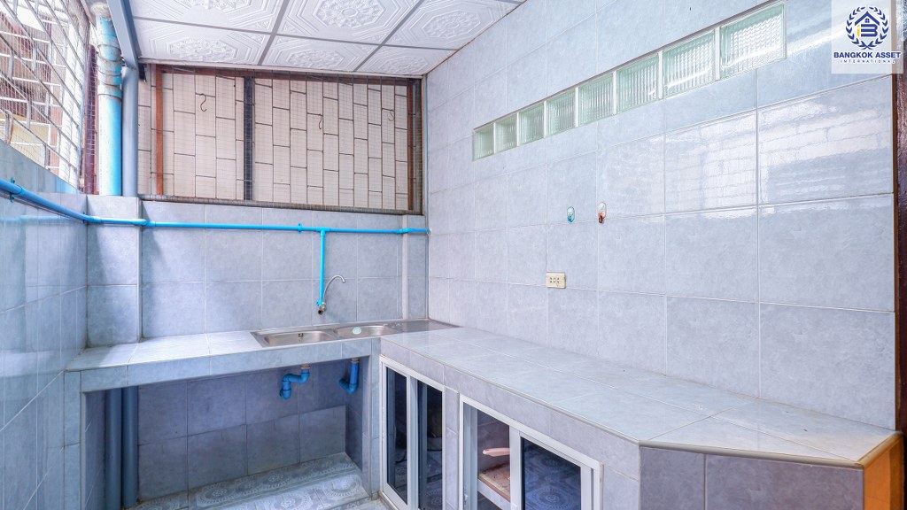 ทาวน์เฮ้าส์มือสองนนทบุรี ทำเลติดรถไฟฟ้า "สถานีไทรม้า" ม.ซื่อตรง บ้านพร้อมอยู่ เนื้อที่ 26 ตร.ว. ฟังก์ชั่น 4 ห้องนอน ทำเลเยี่ยม ใกล้เซ็นทรัลรัตนาธิเบศร์ และทางด่วนงามวงศ์วาน...