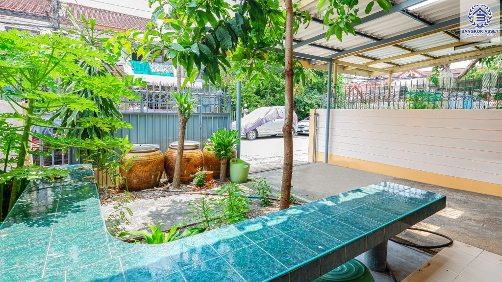 ทาวน์เฮ้าส์มือสองนนทบุรี ทำเลติดรถไฟฟ้า "สถานีไทรม้า" ม.ซื่อตรง บ้านพร้อมอยู่ เนื้อที่ 26 ตร.ว. ฟังก์ชั่น 4 ห้องนอน ทำเลเยี่ยม ใกล้เซ็นทรัลรัตนาธิเบศร์ และทางด่วนงามวงศ์วาน...